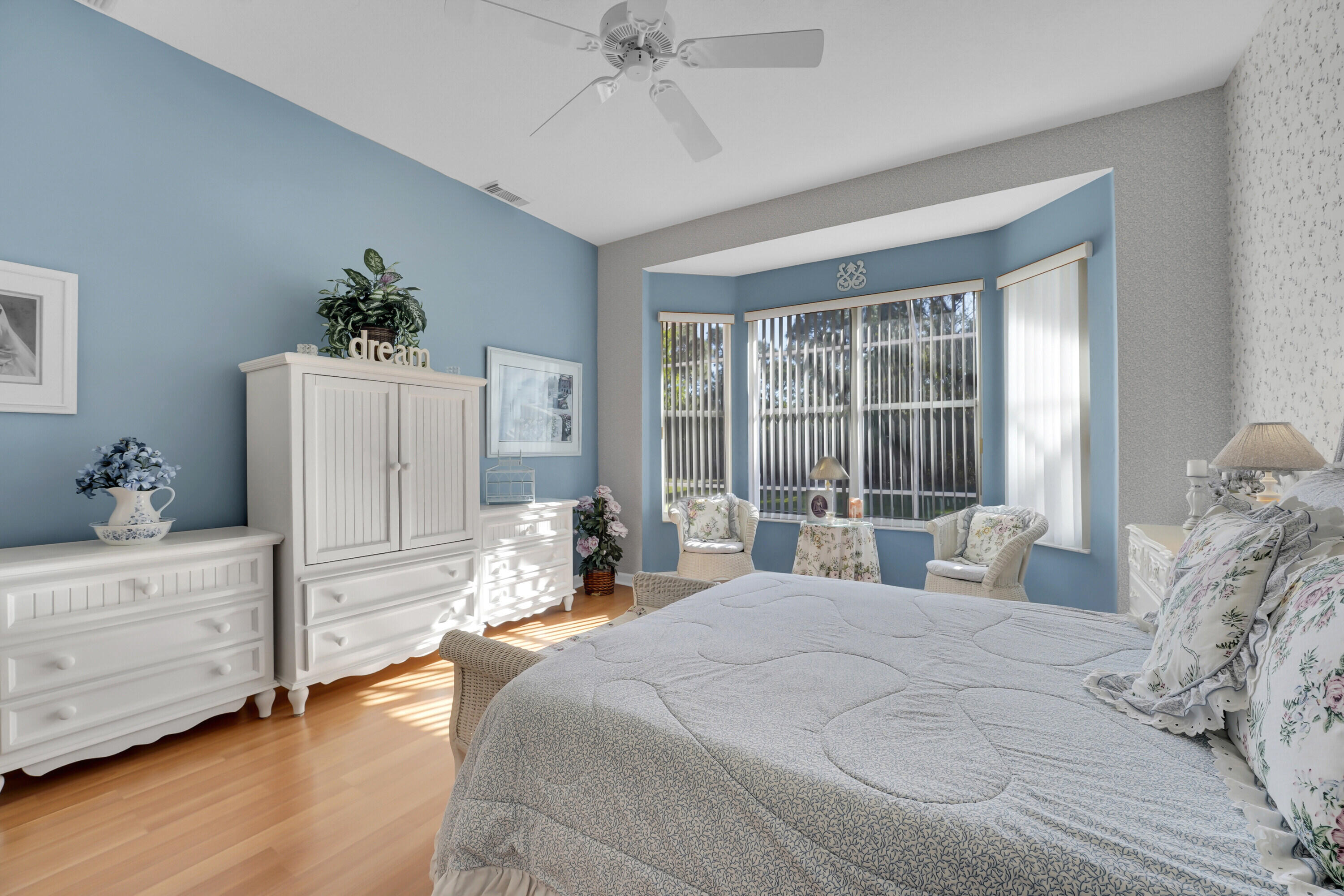 599 SW Lake Charles Circle
