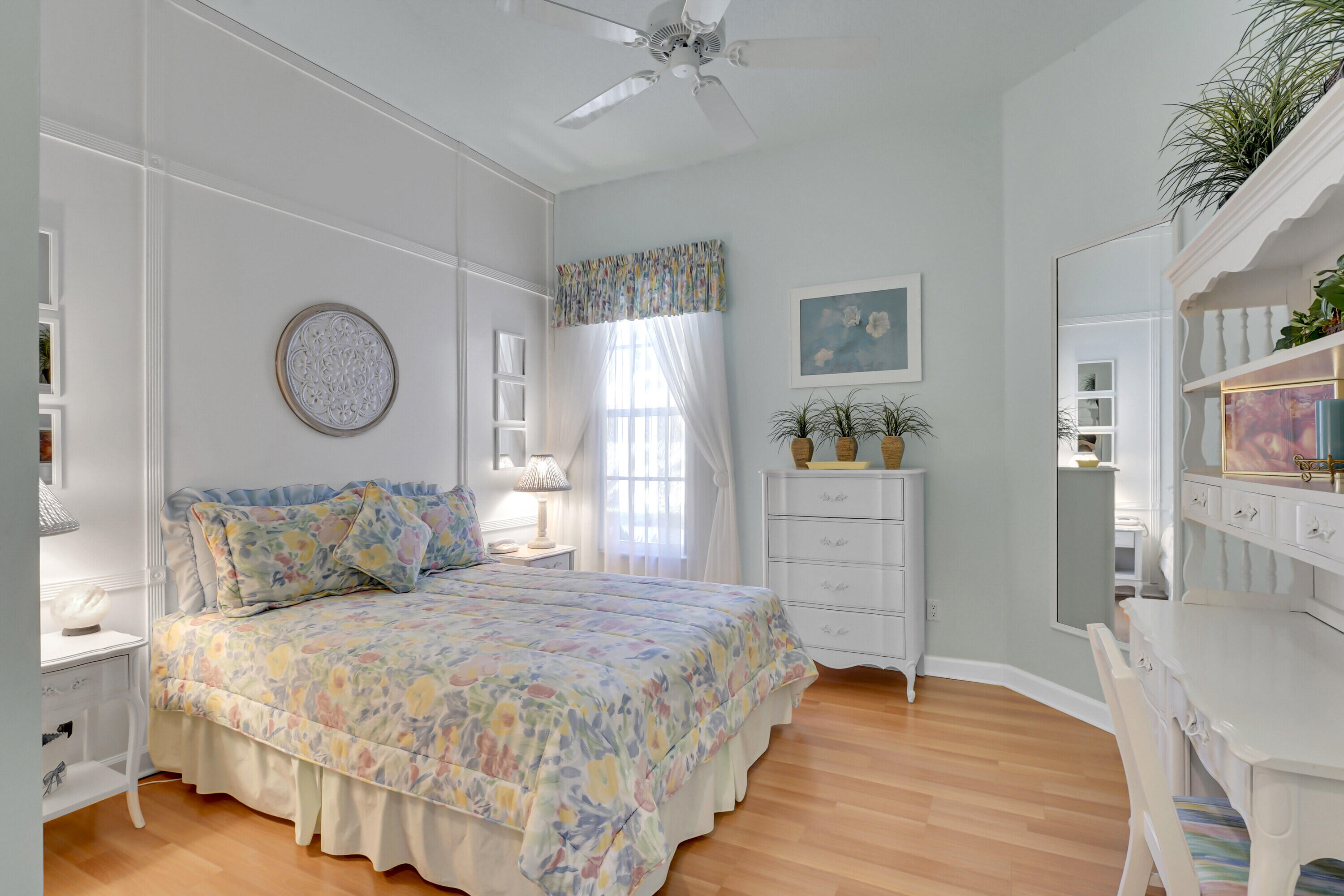 599 SW Lake Charles Circle