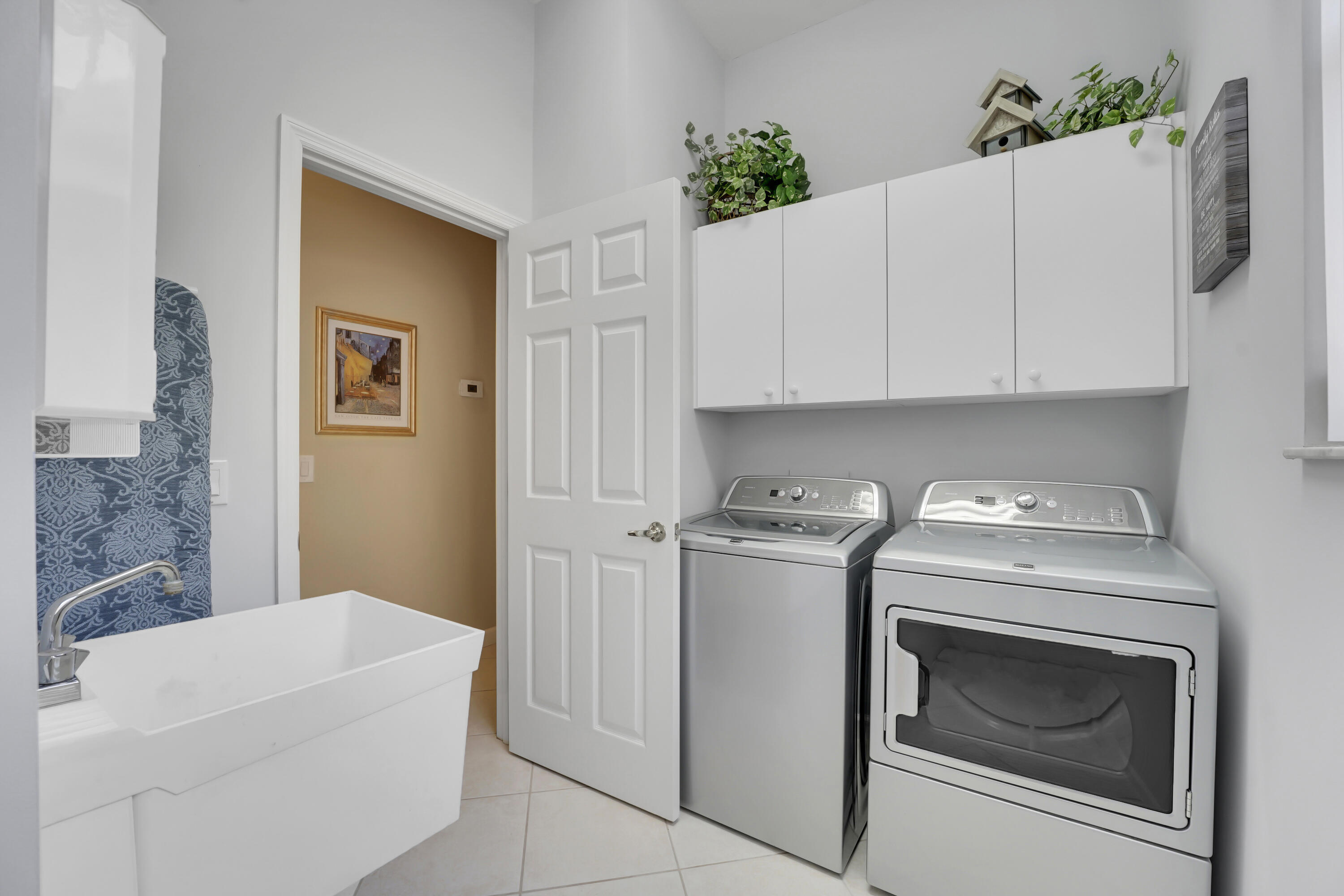 599 SW Lake Charles Circle