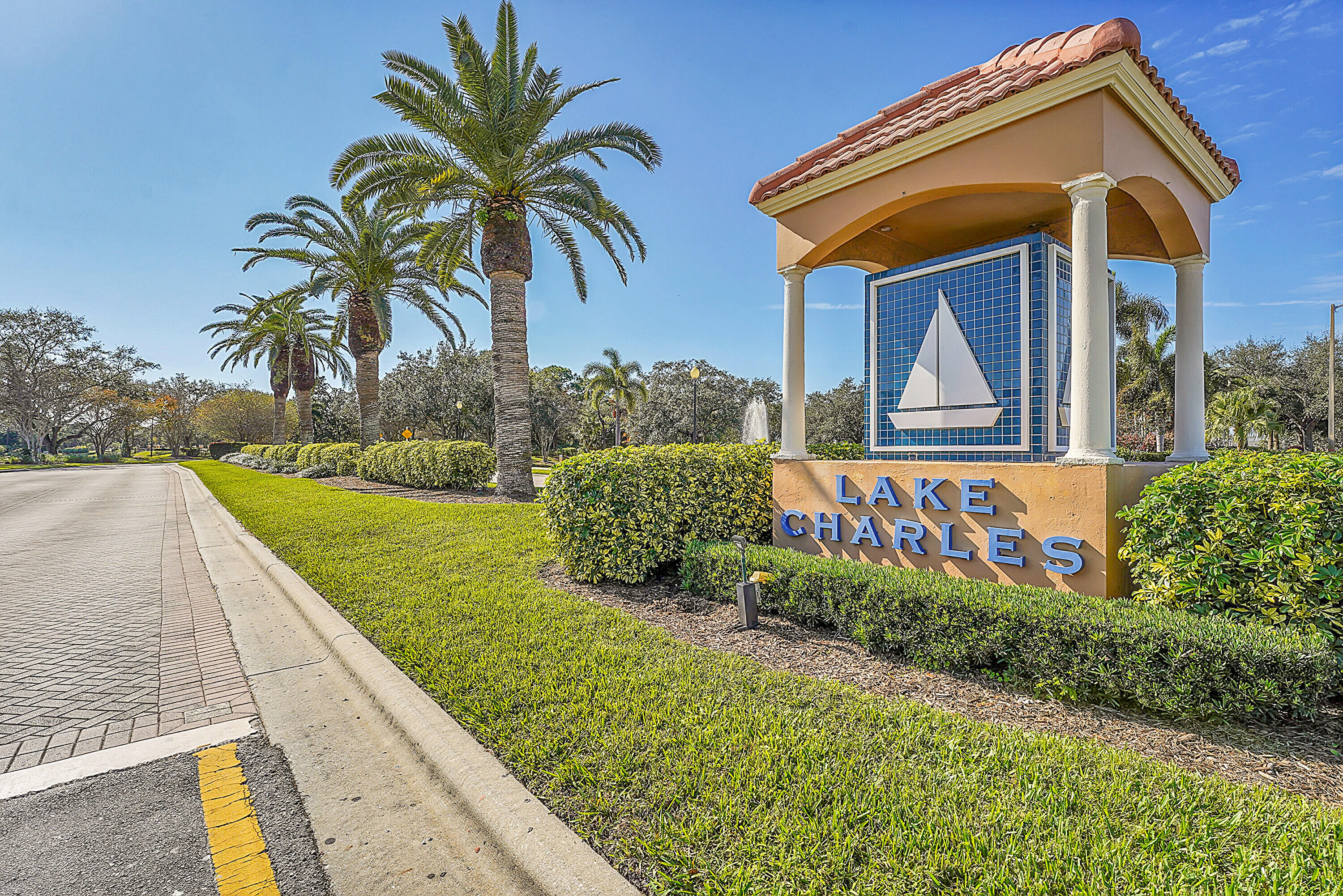 599 SW Lake Charles Circle
