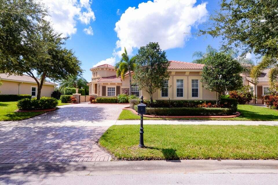 9895 SW Nuova Way