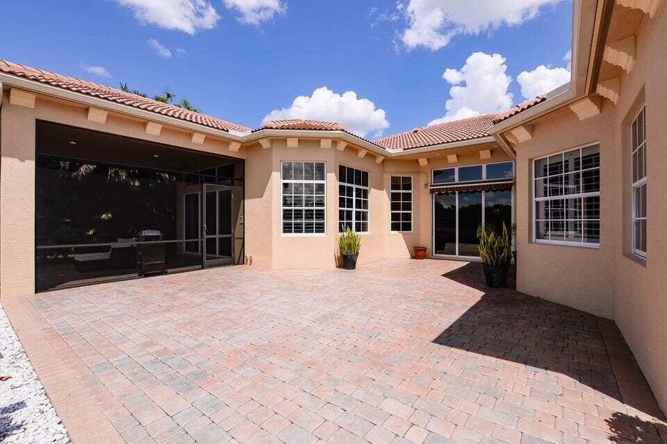9895 SW Nuova Way