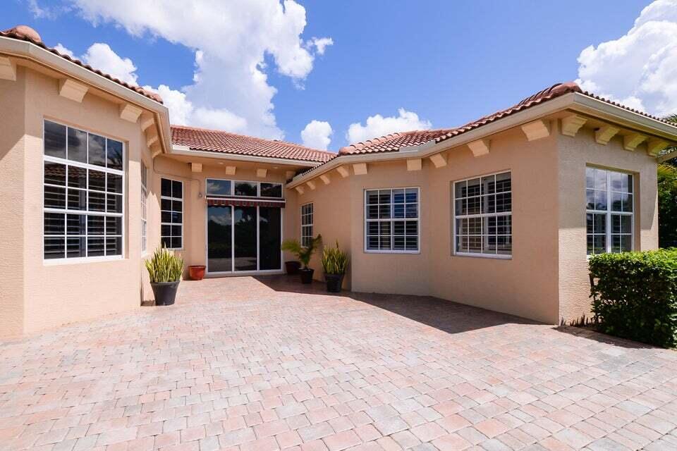 9895 SW Nuova Way