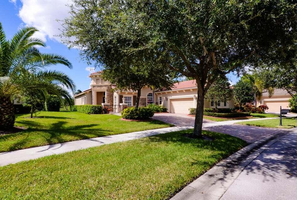 9895 SW Nuova Way