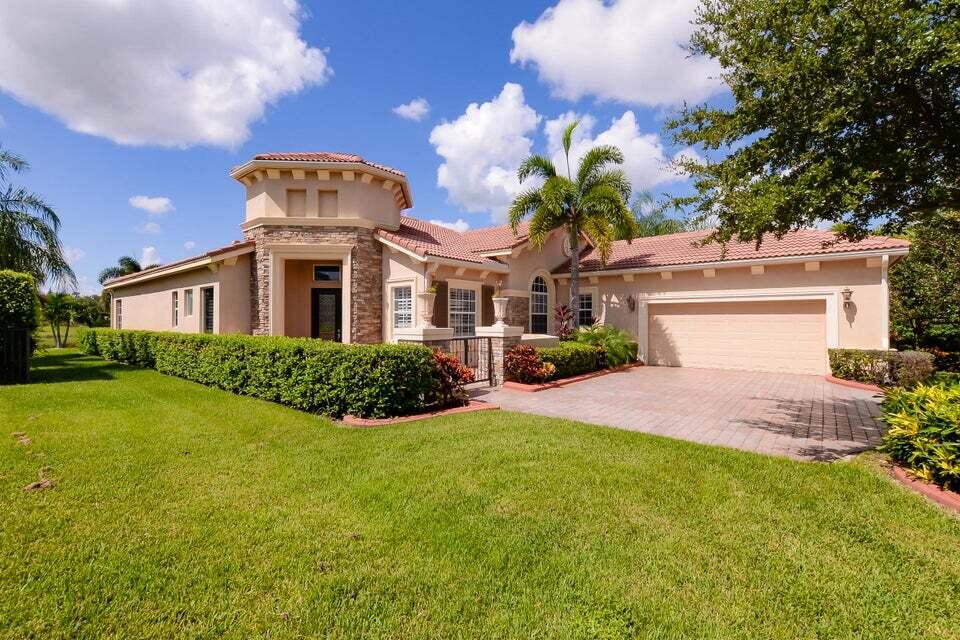 9895 SW Nuova Way