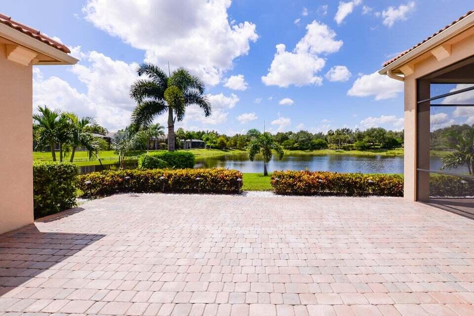 9895 SW Nuova Way
