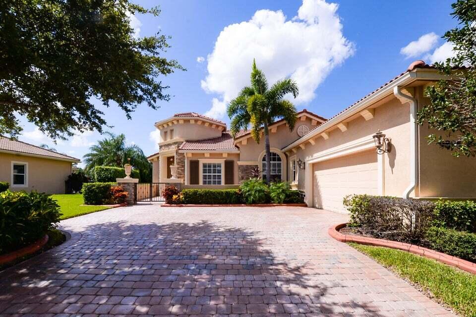 9895 SW Nuova Way