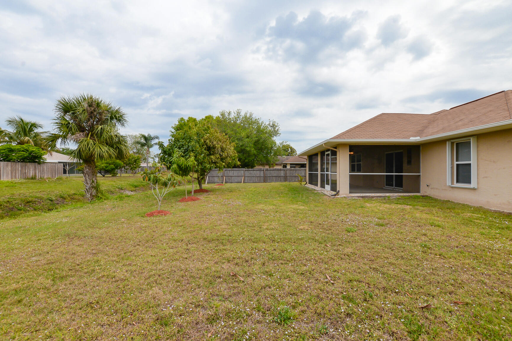 335 NW Marion Avenue