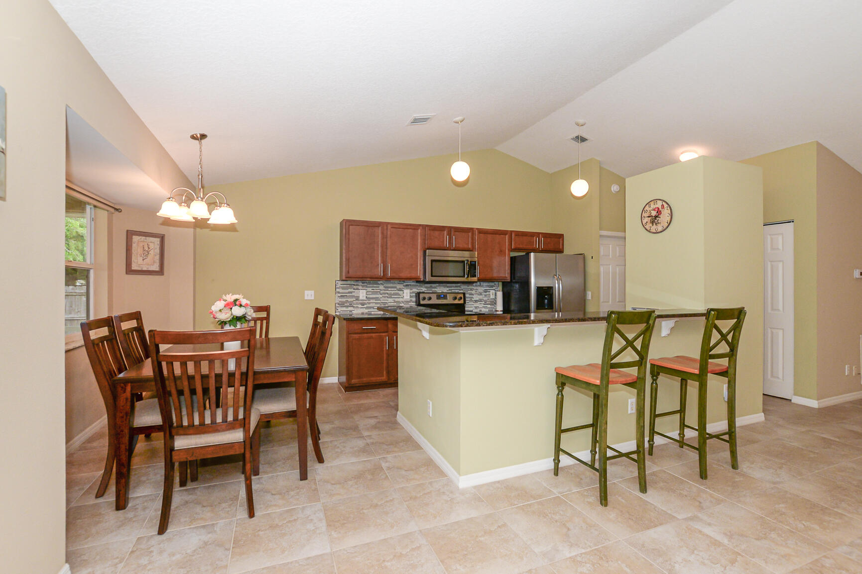 335 NW Marion Avenue