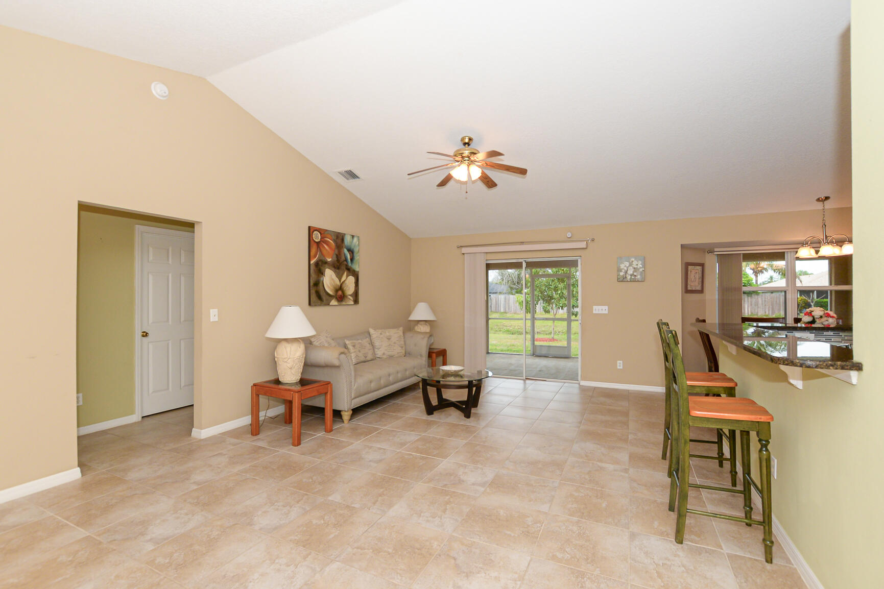 335 NW Marion Avenue