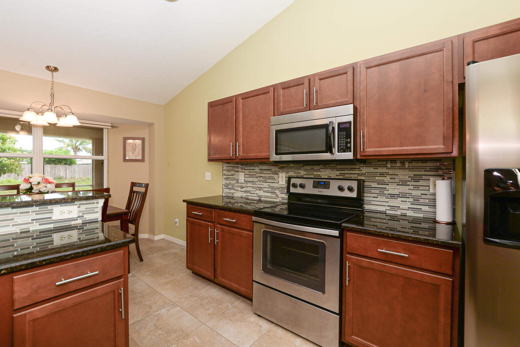 335 NW Marion Avenue