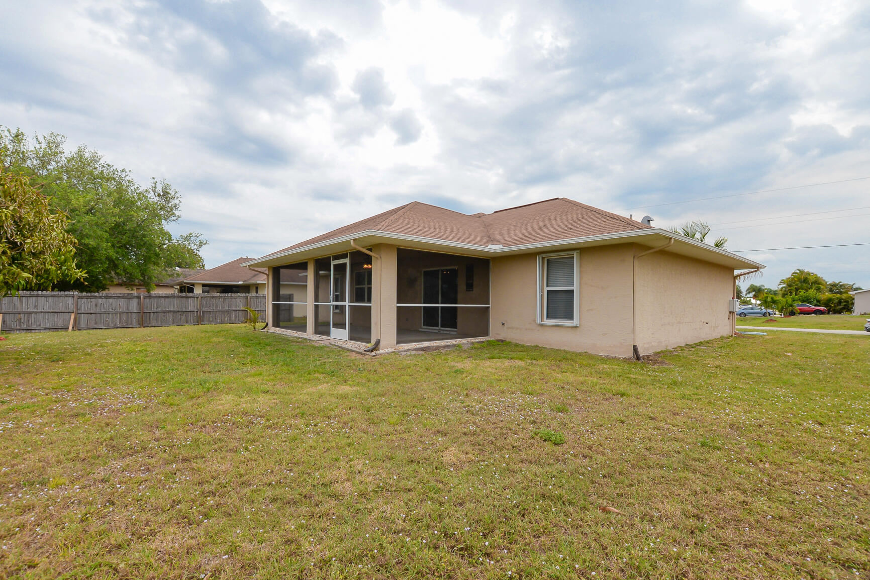 335 NW Marion Avenue