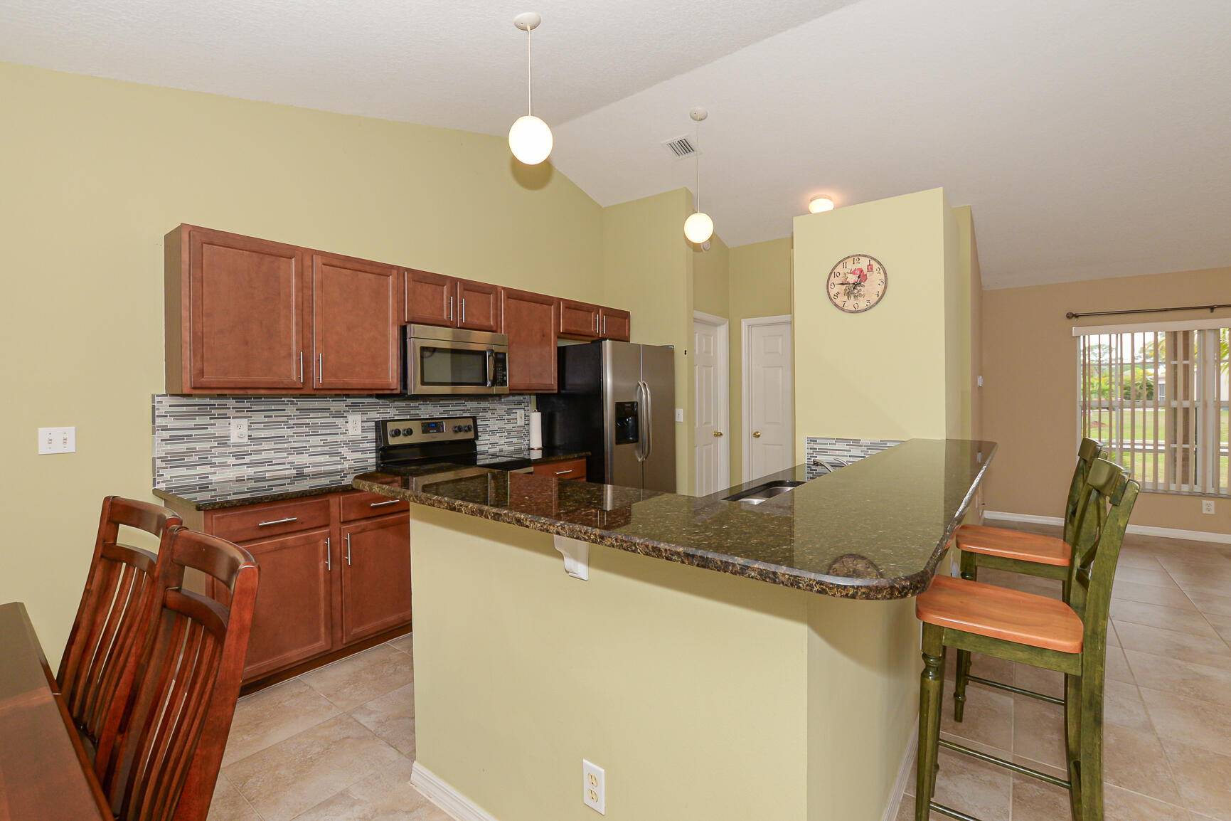 335 NW Marion Avenue