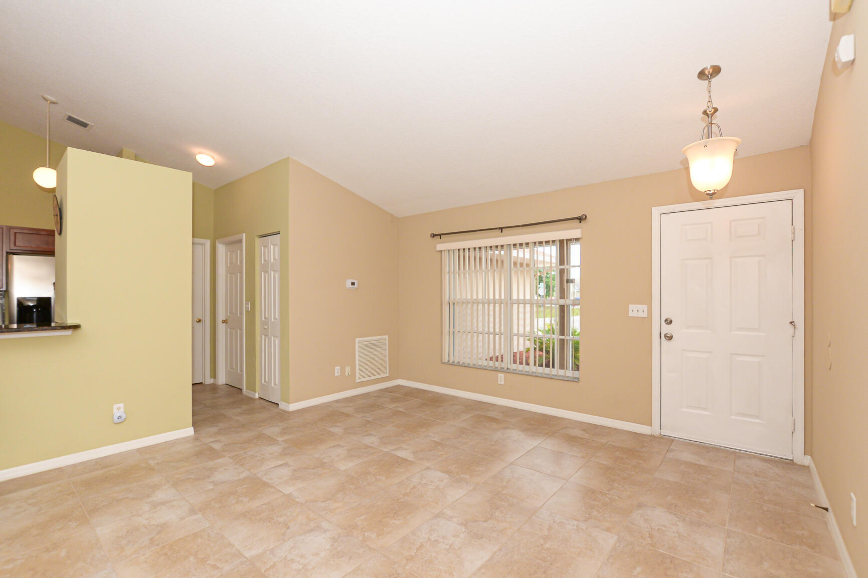 335 NW Marion Avenue