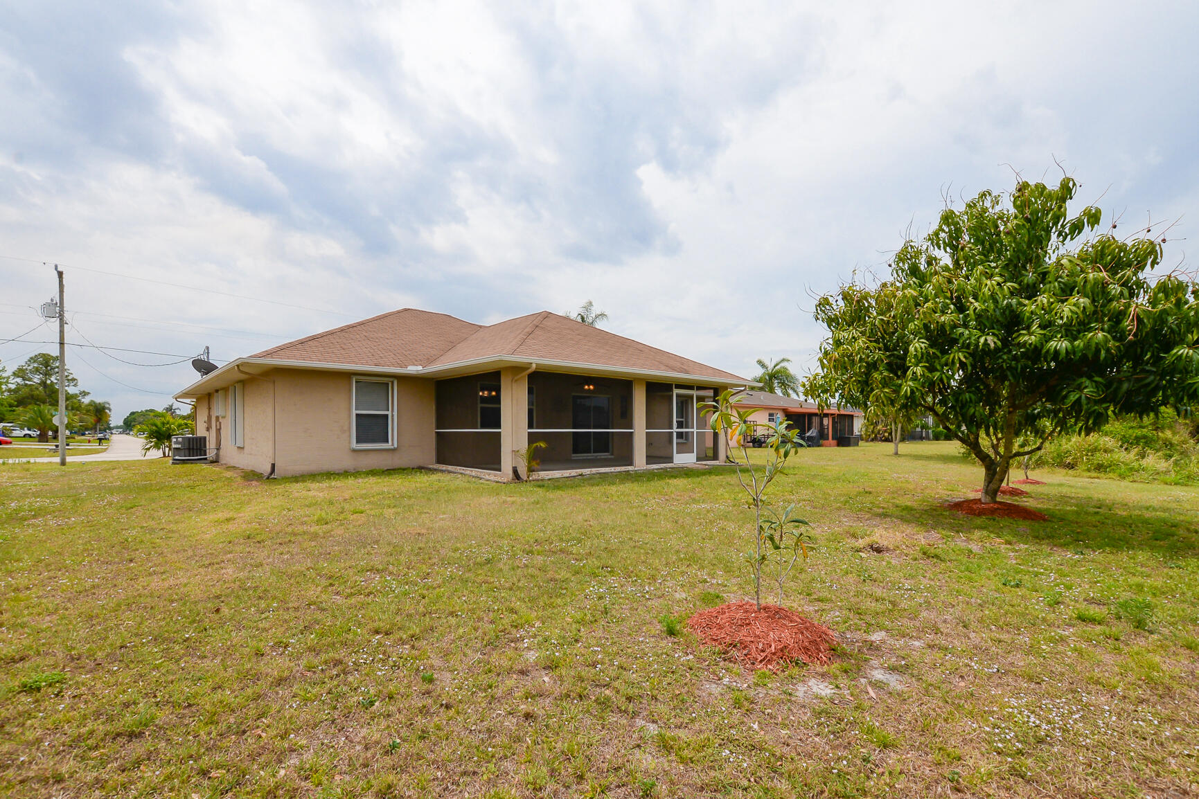 335 NW Marion Avenue