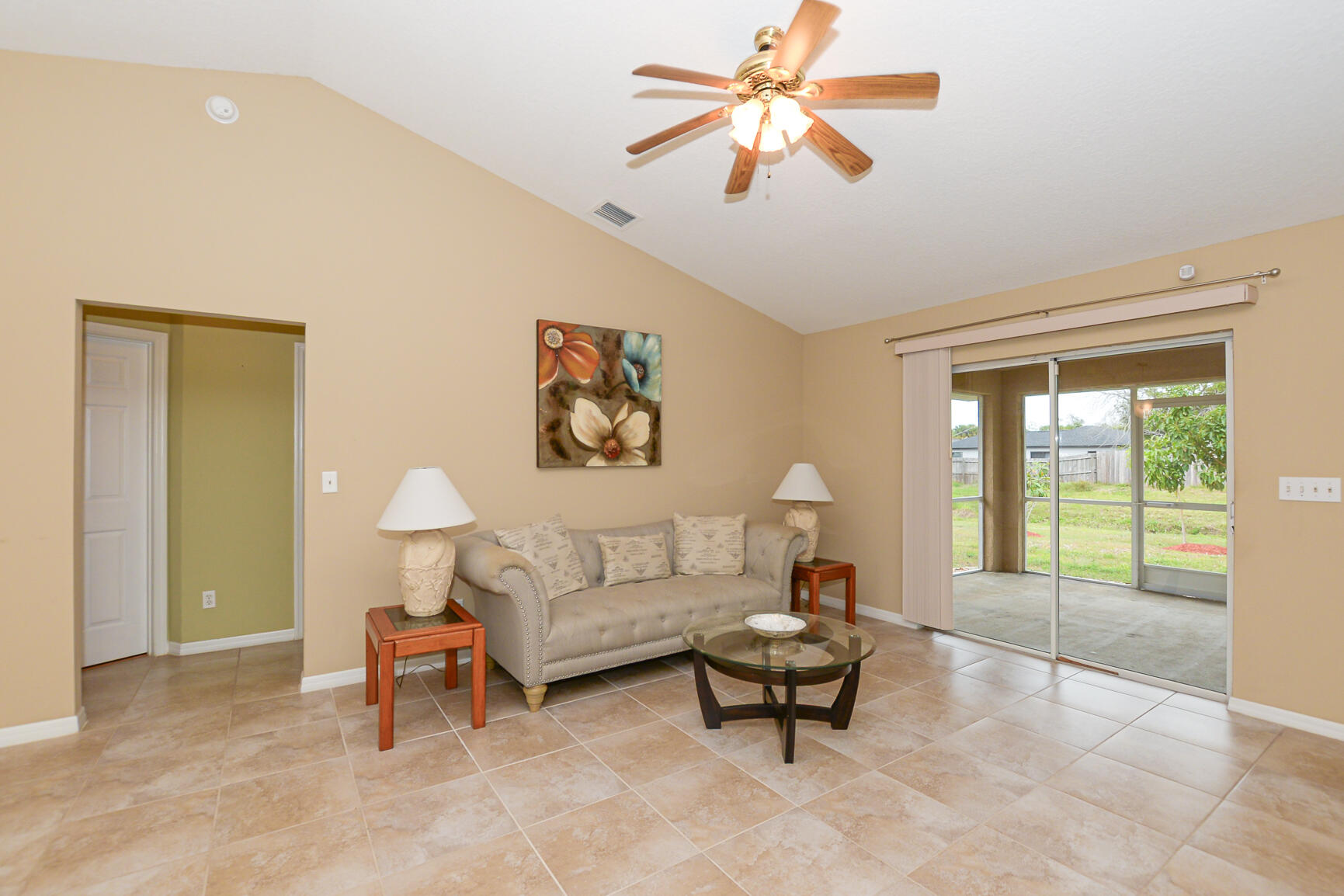 335 NW Marion Avenue