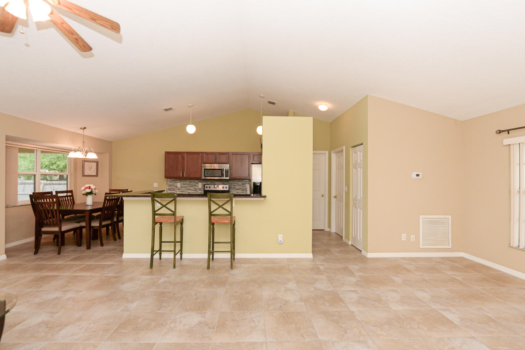 335 NW Marion Avenue