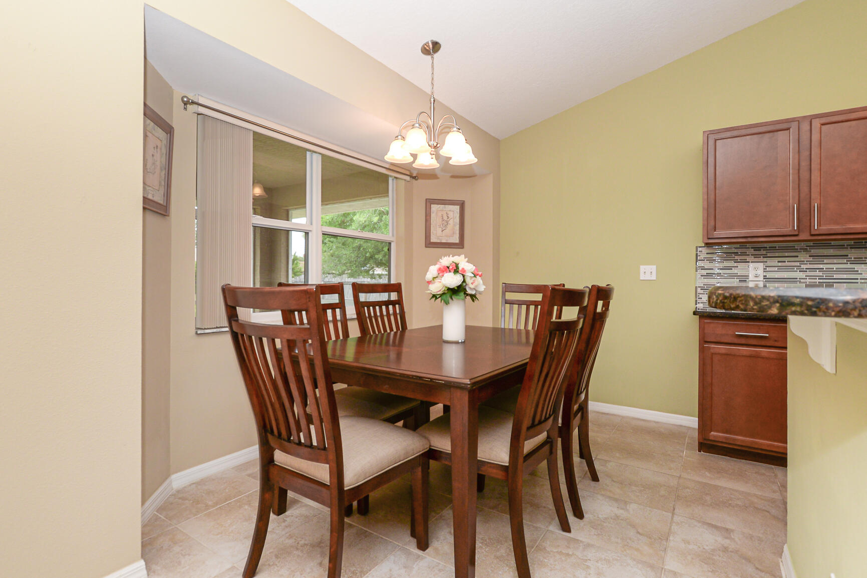 335 NW Marion Avenue