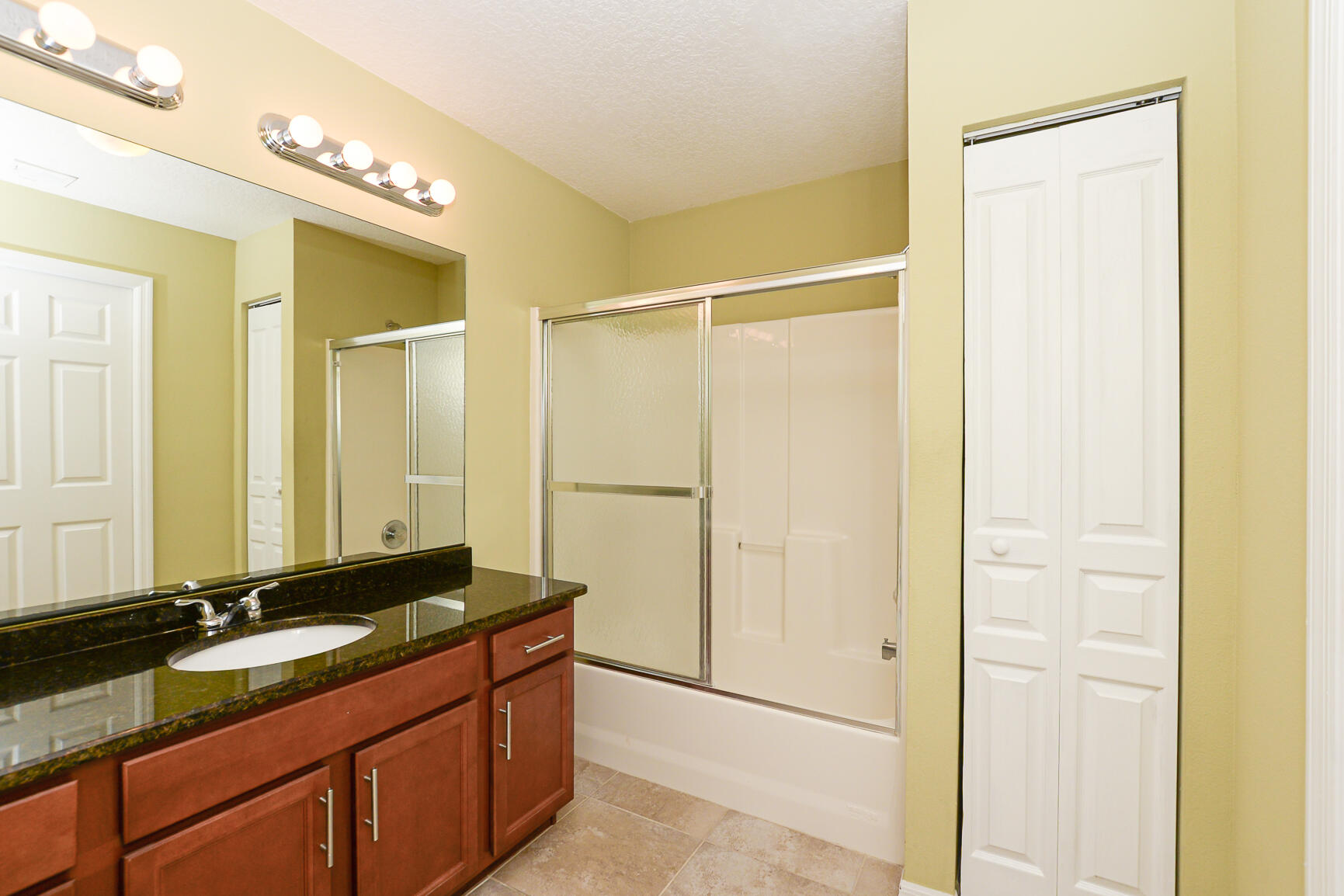 335 NW Marion Avenue