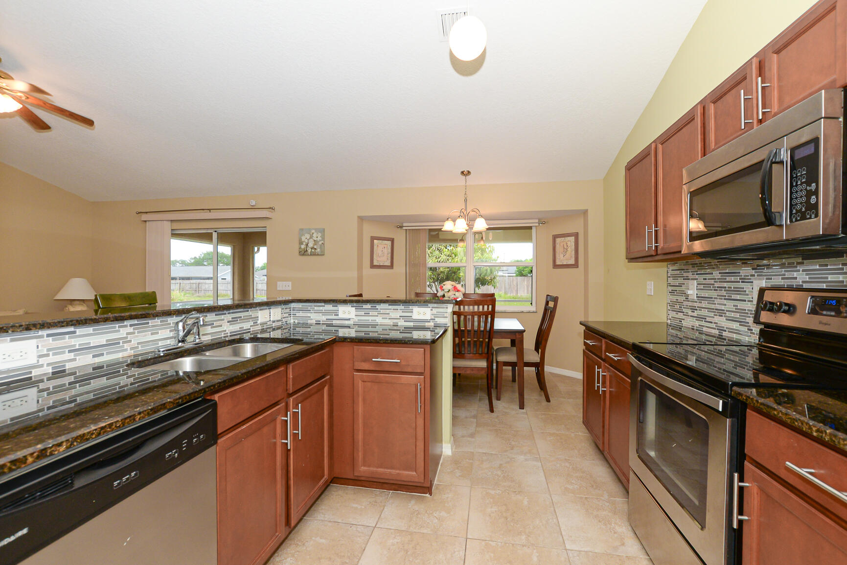 335 NW Marion Avenue