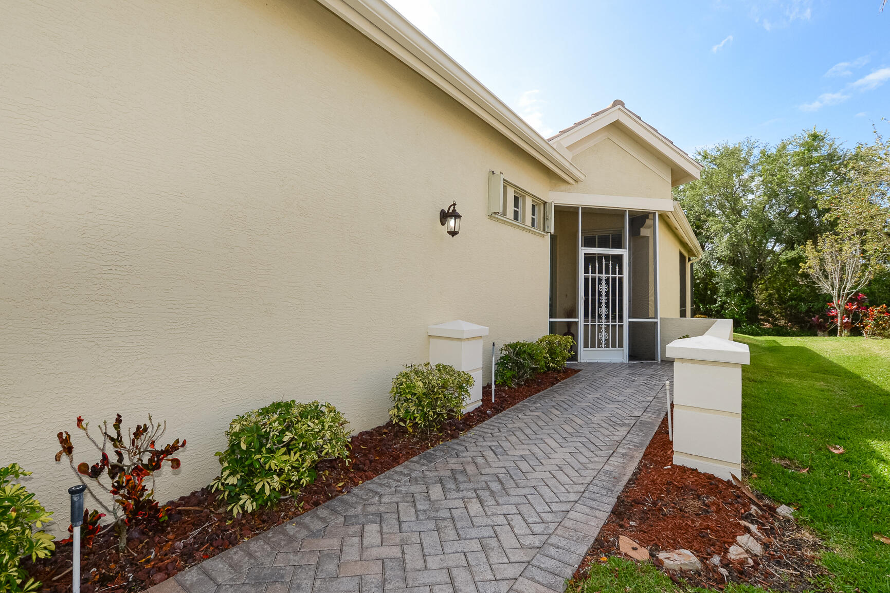 798 SW Munjack Circle