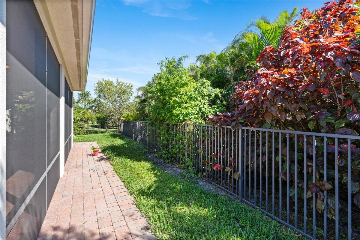 10017 SW Oak Tree Circle
