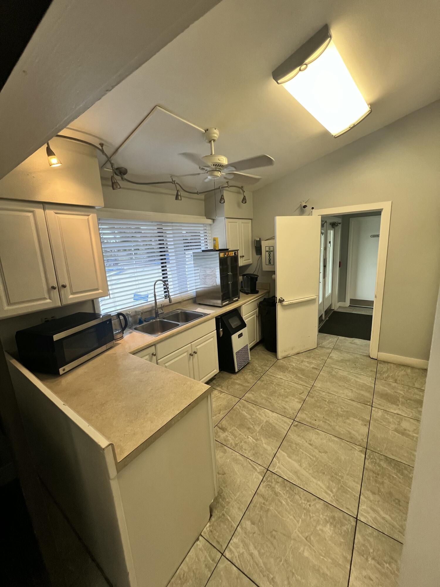 207 SW Bridgeport Drive