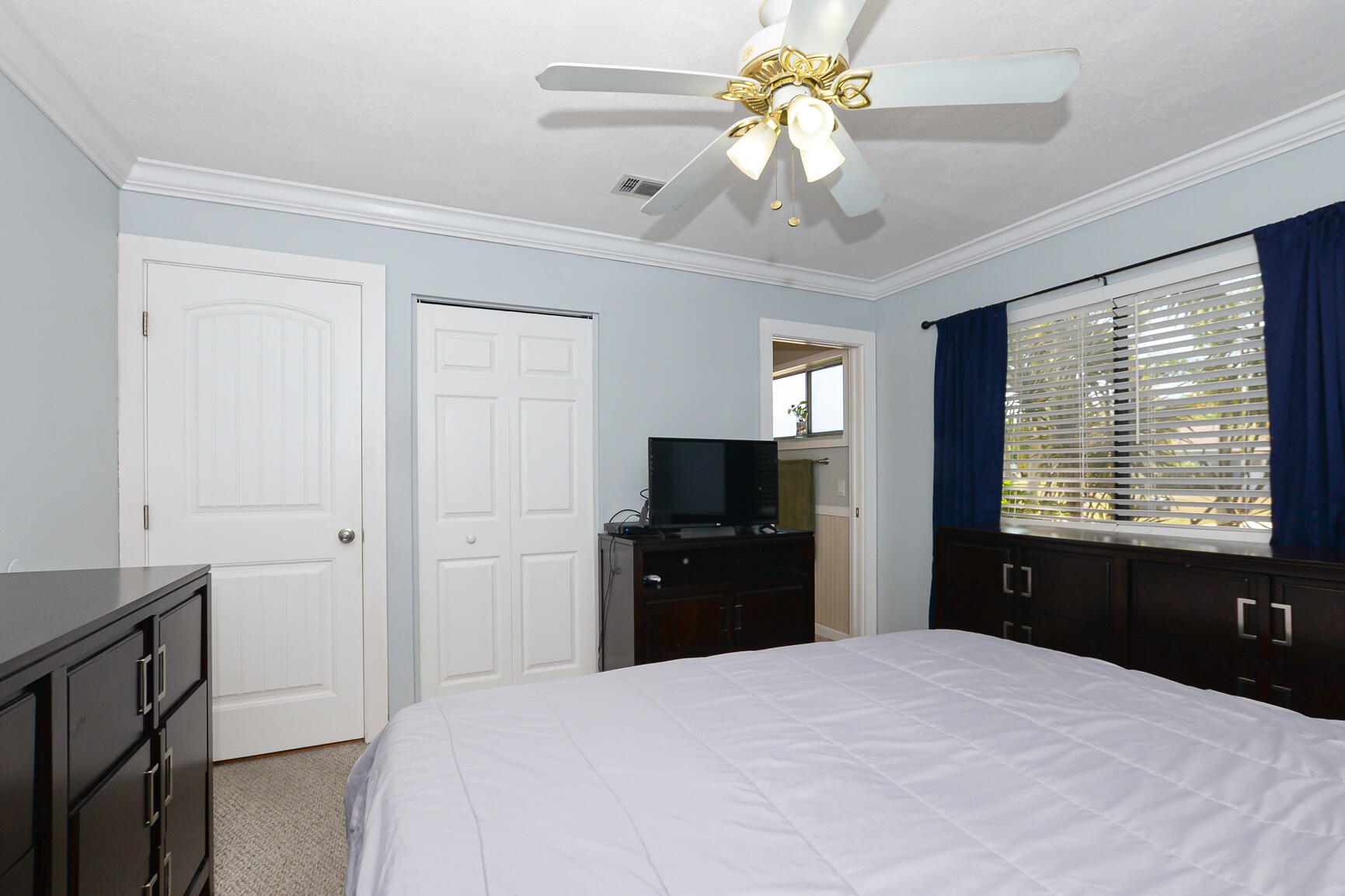 207 SW Bridgeport Drive