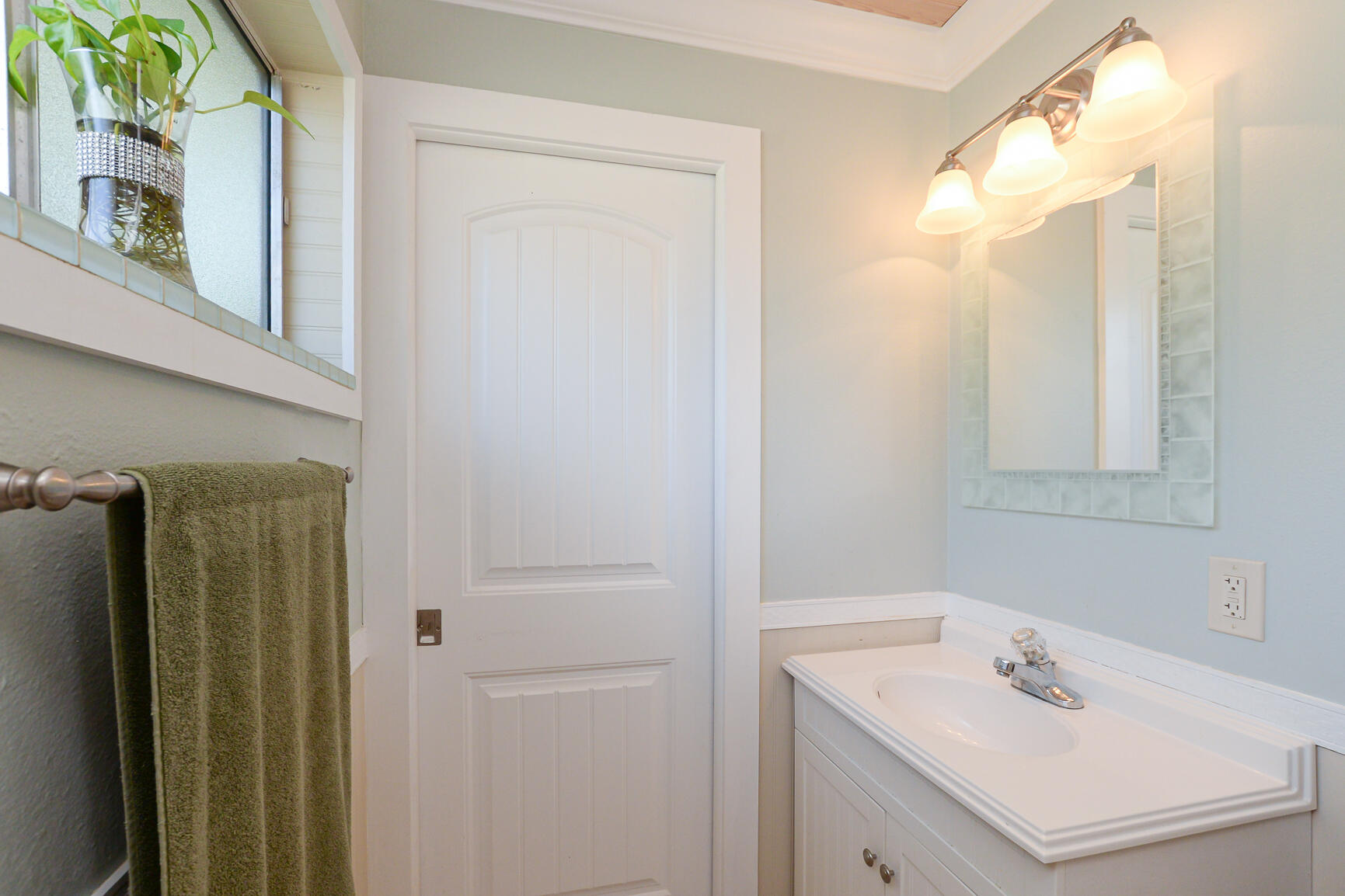 207 SW Bridgeport Drive