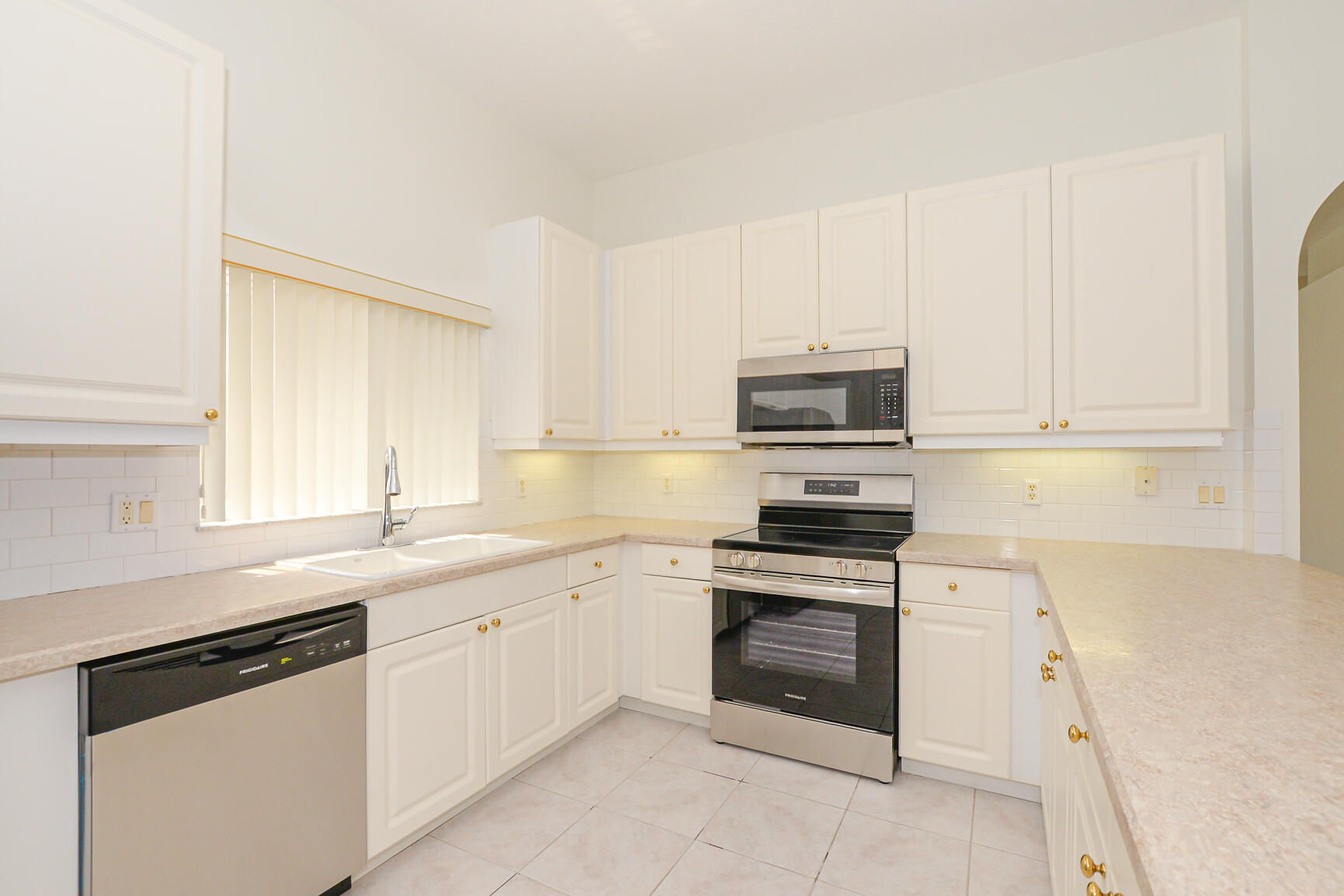 600 NW Lambrusco Drive