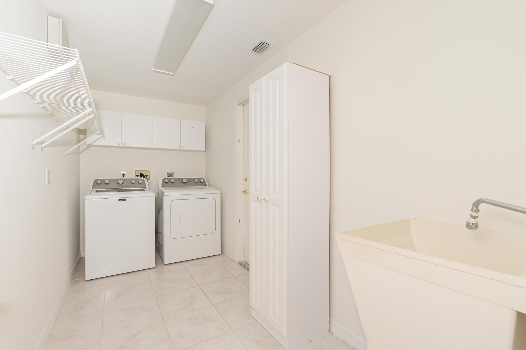 600 NW Lambrusco Drive