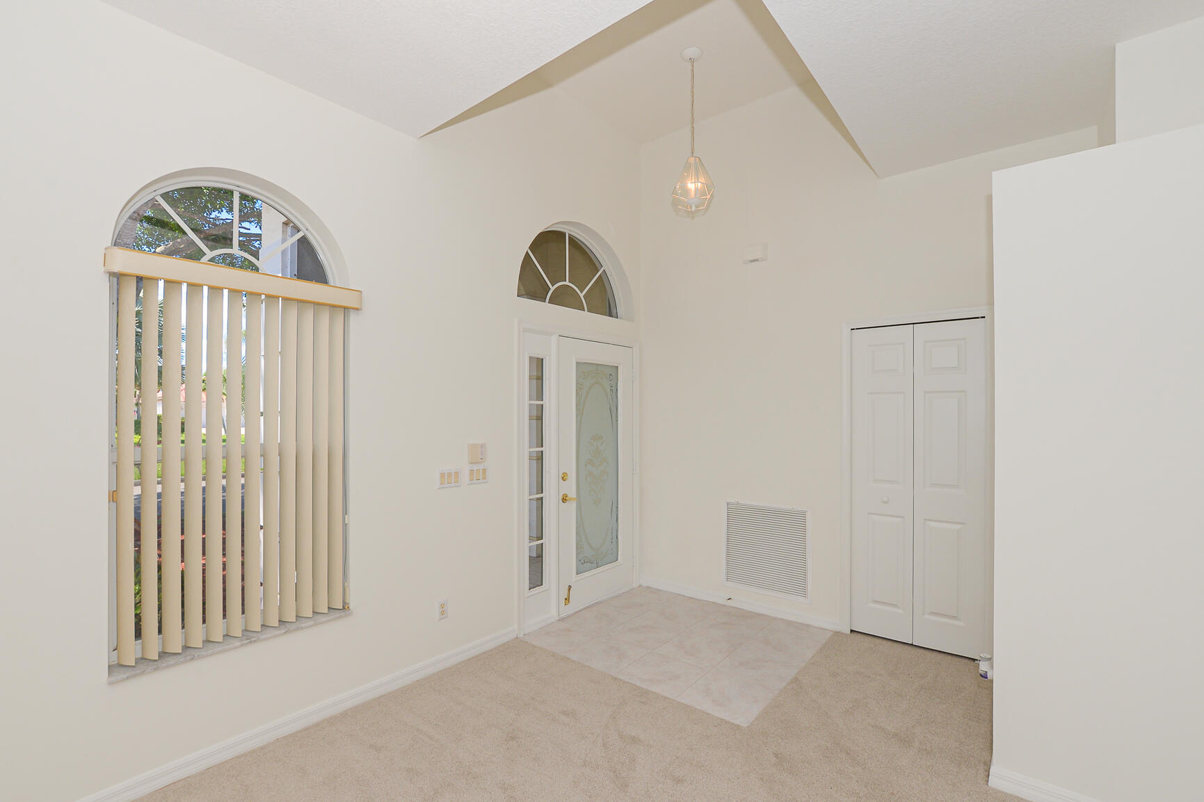 600 NW Lambrusco Drive