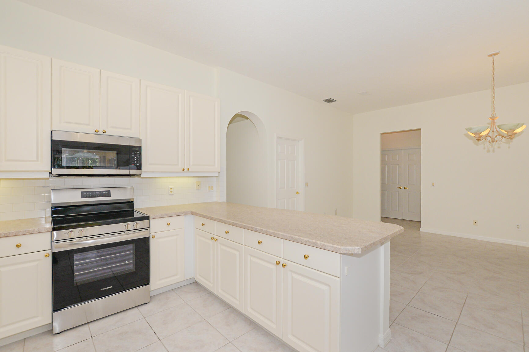 600 NW Lambrusco Drive