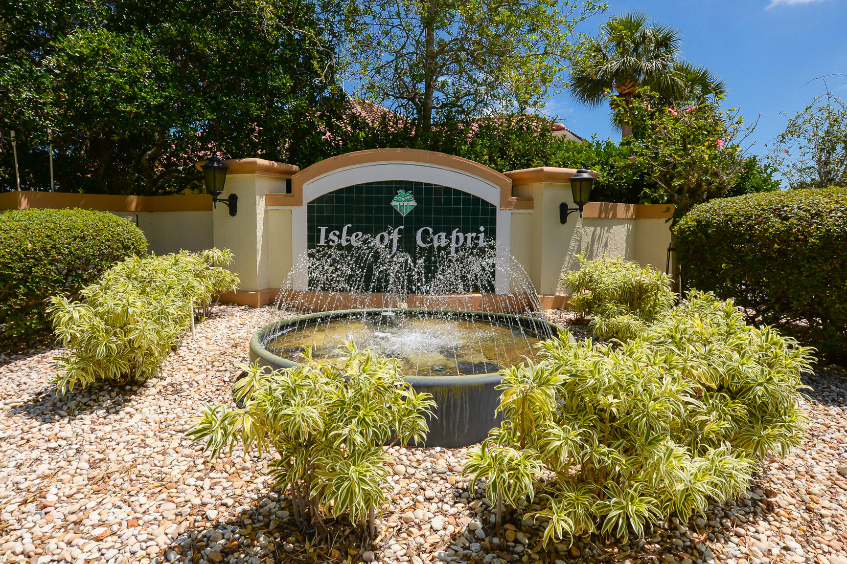 600 NW Lambrusco Drive