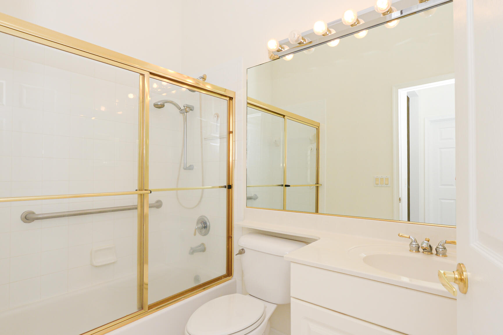 600 NW Lambrusco Drive