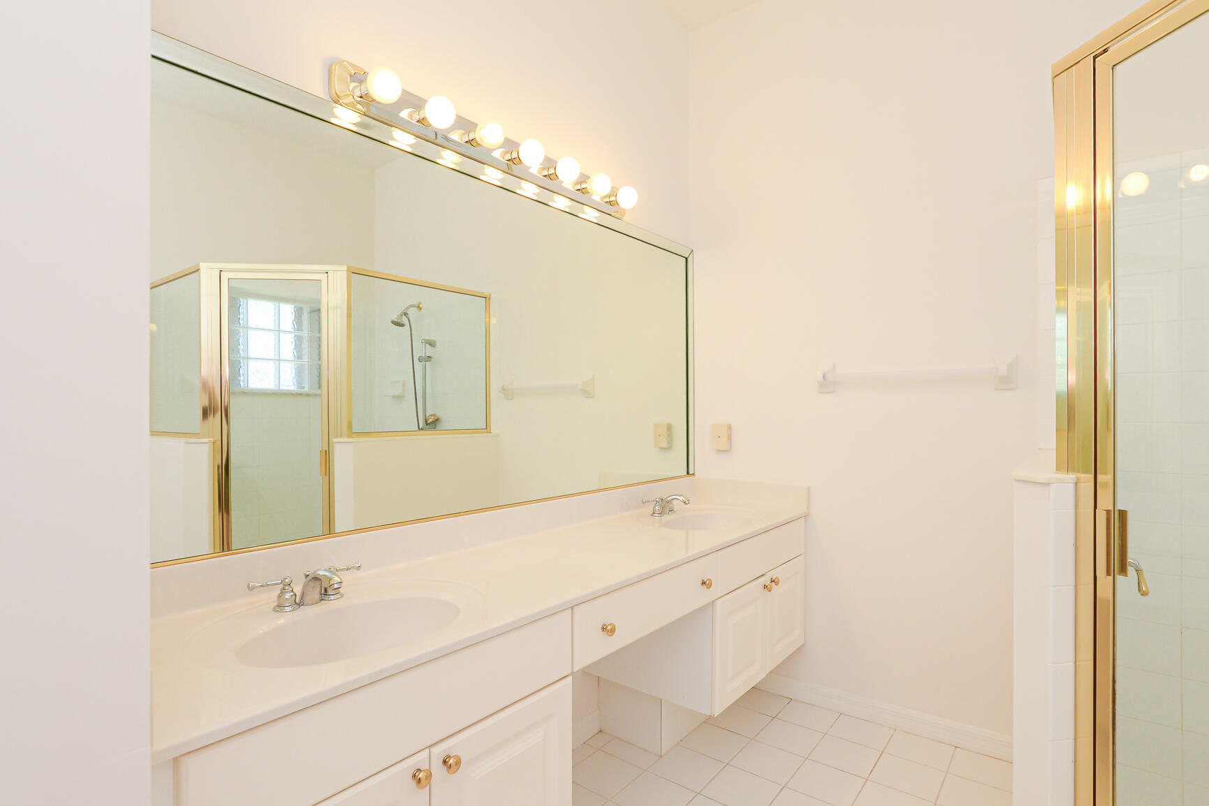 600 NW Lambrusco Drive