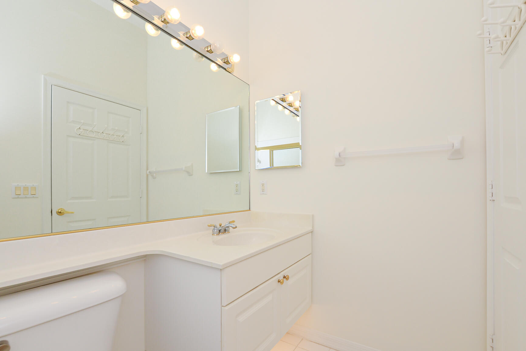 600 NW Lambrusco Drive