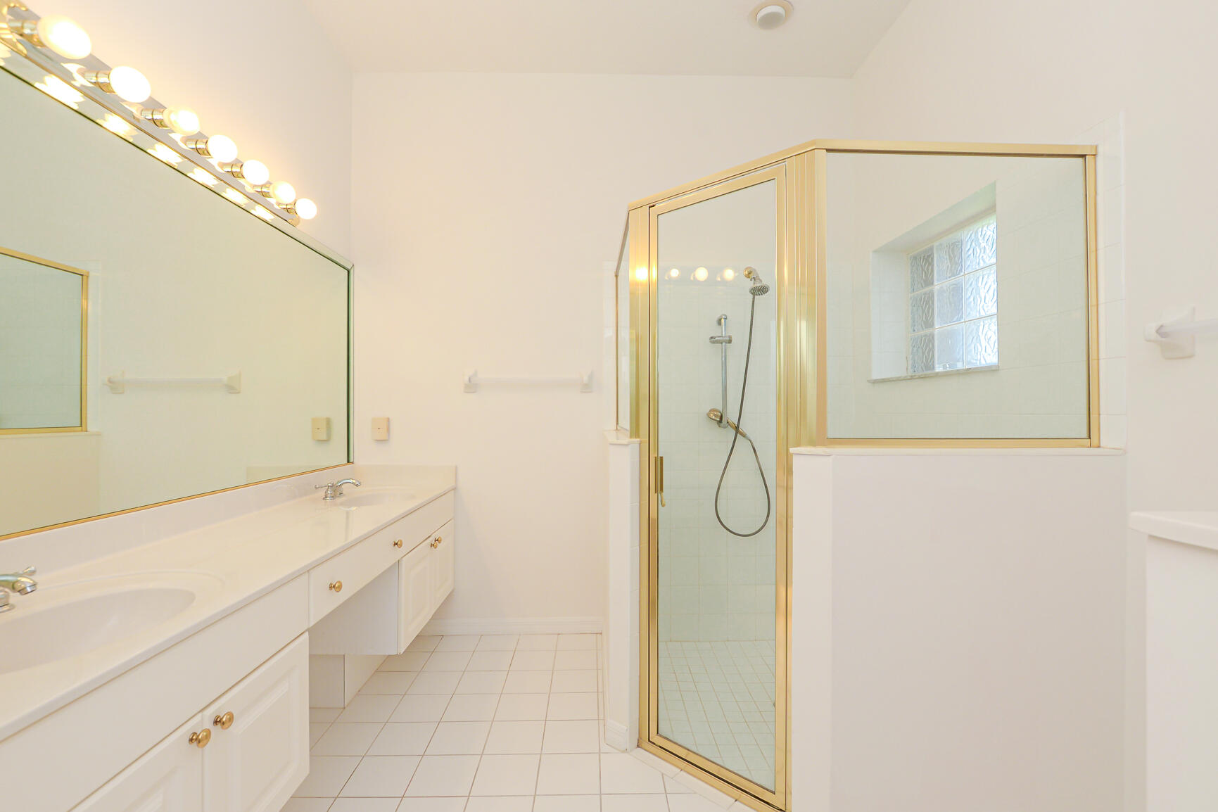 600 NW Lambrusco Drive