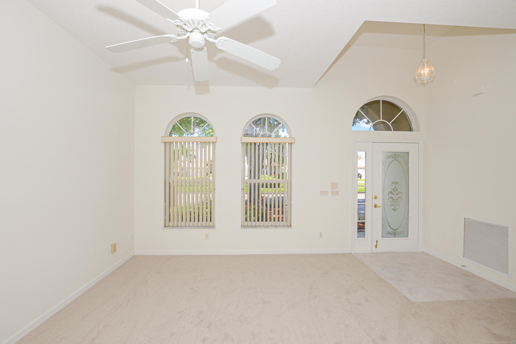 600 NW Lambrusco Drive