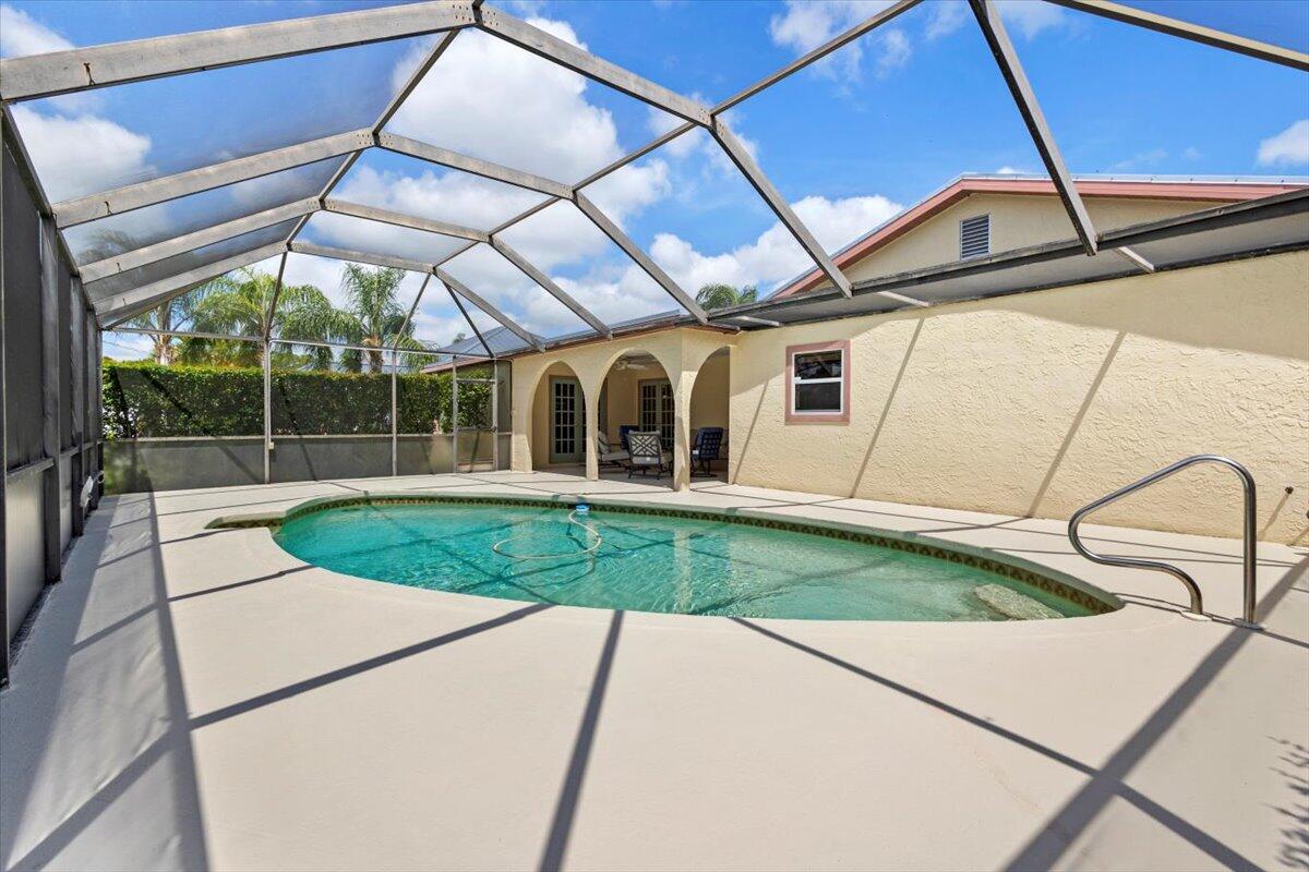 286 NE Granduer Avenue