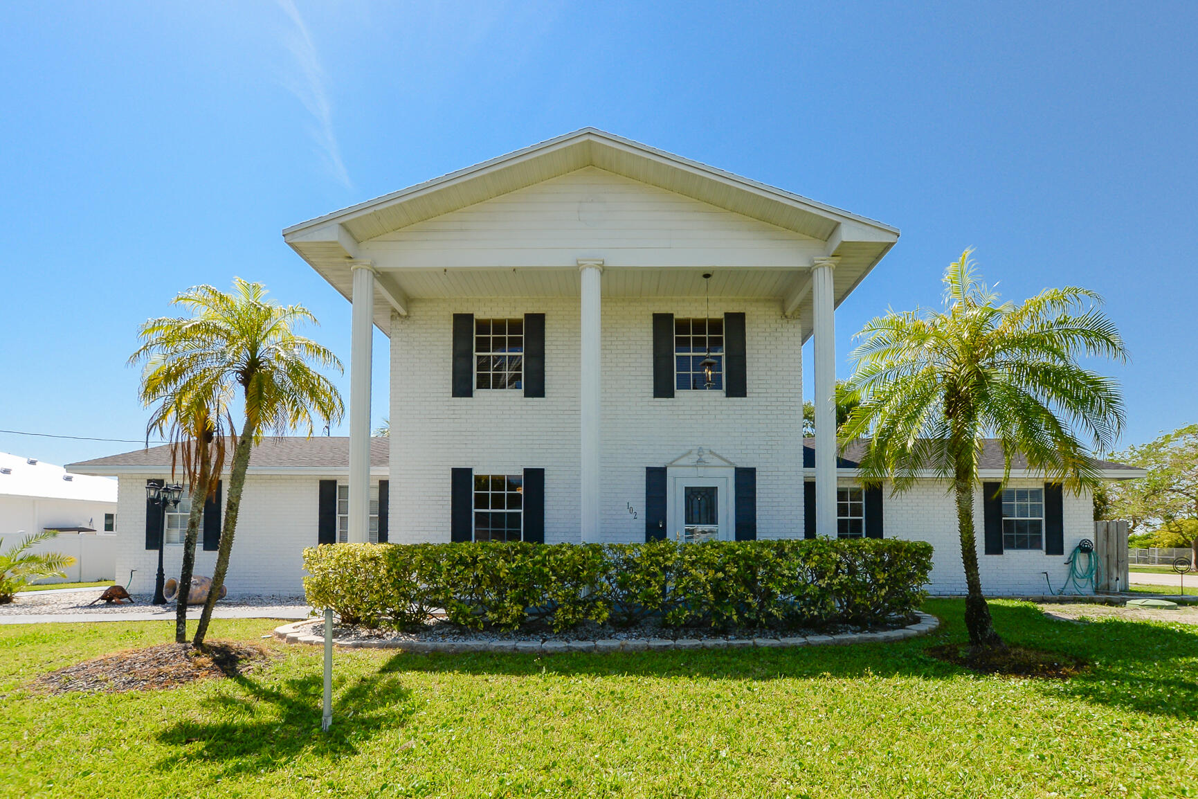 102 NE Surfside Avenue