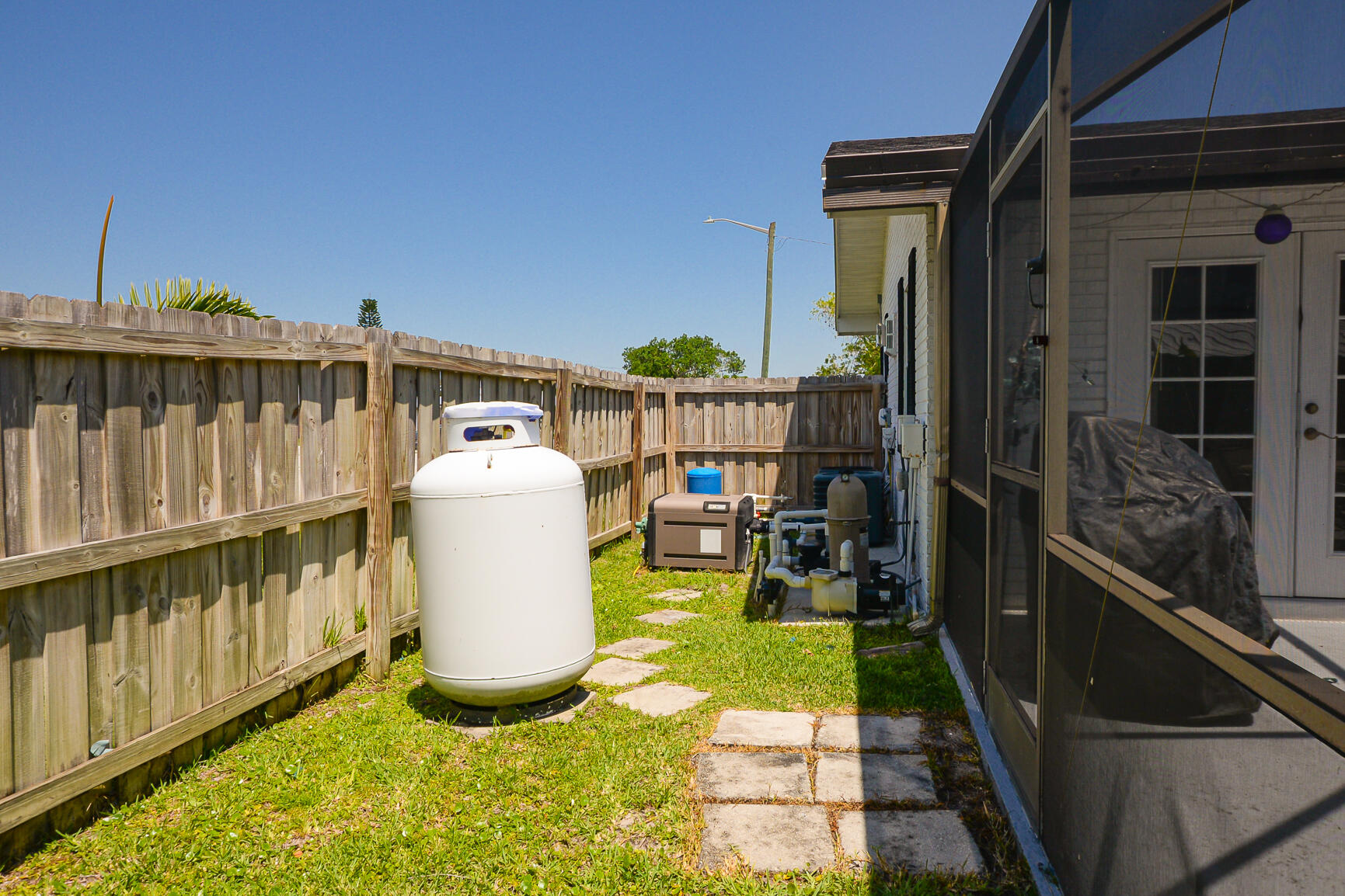 102 NE Surfside Avenue