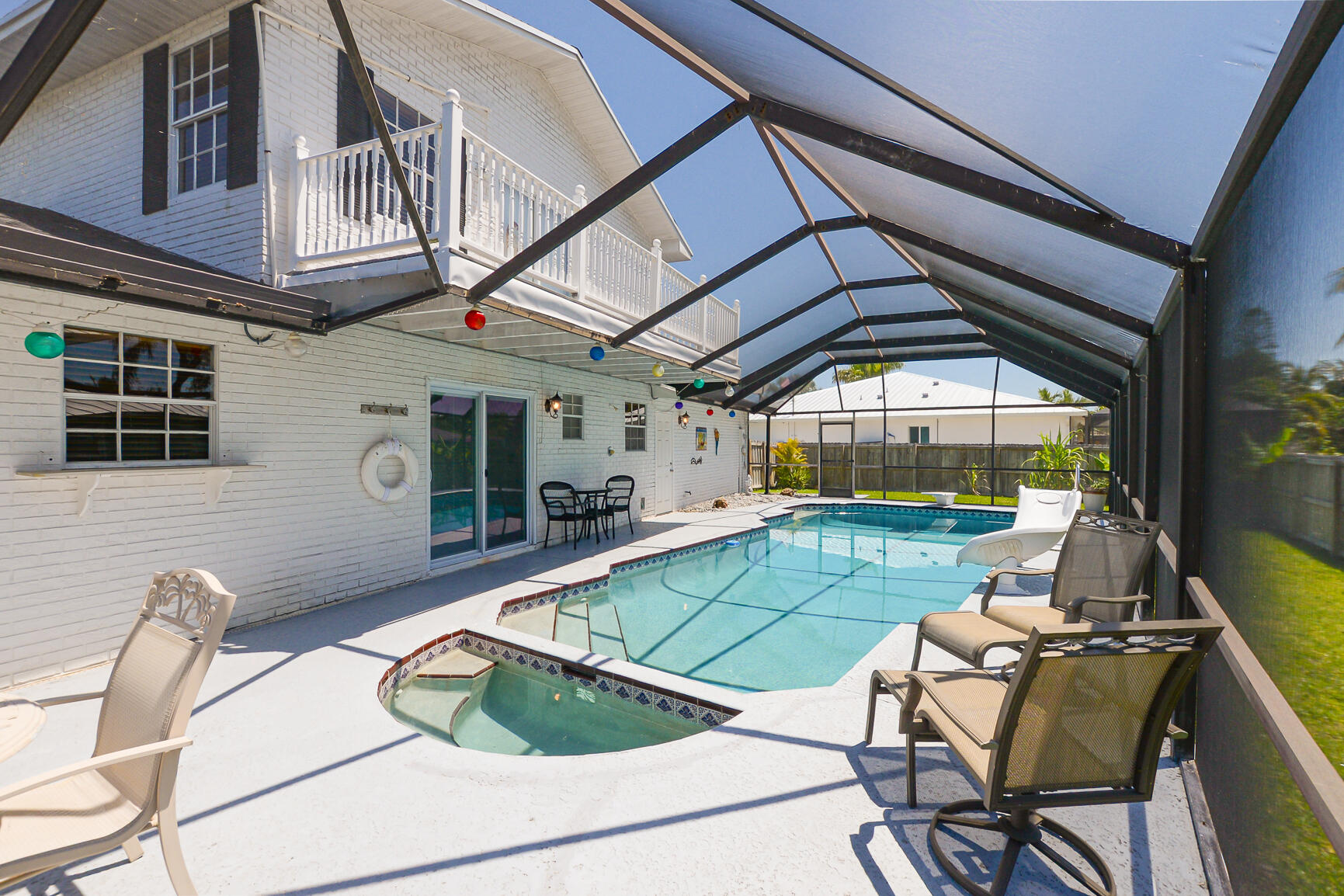 102 NE Surfside Avenue