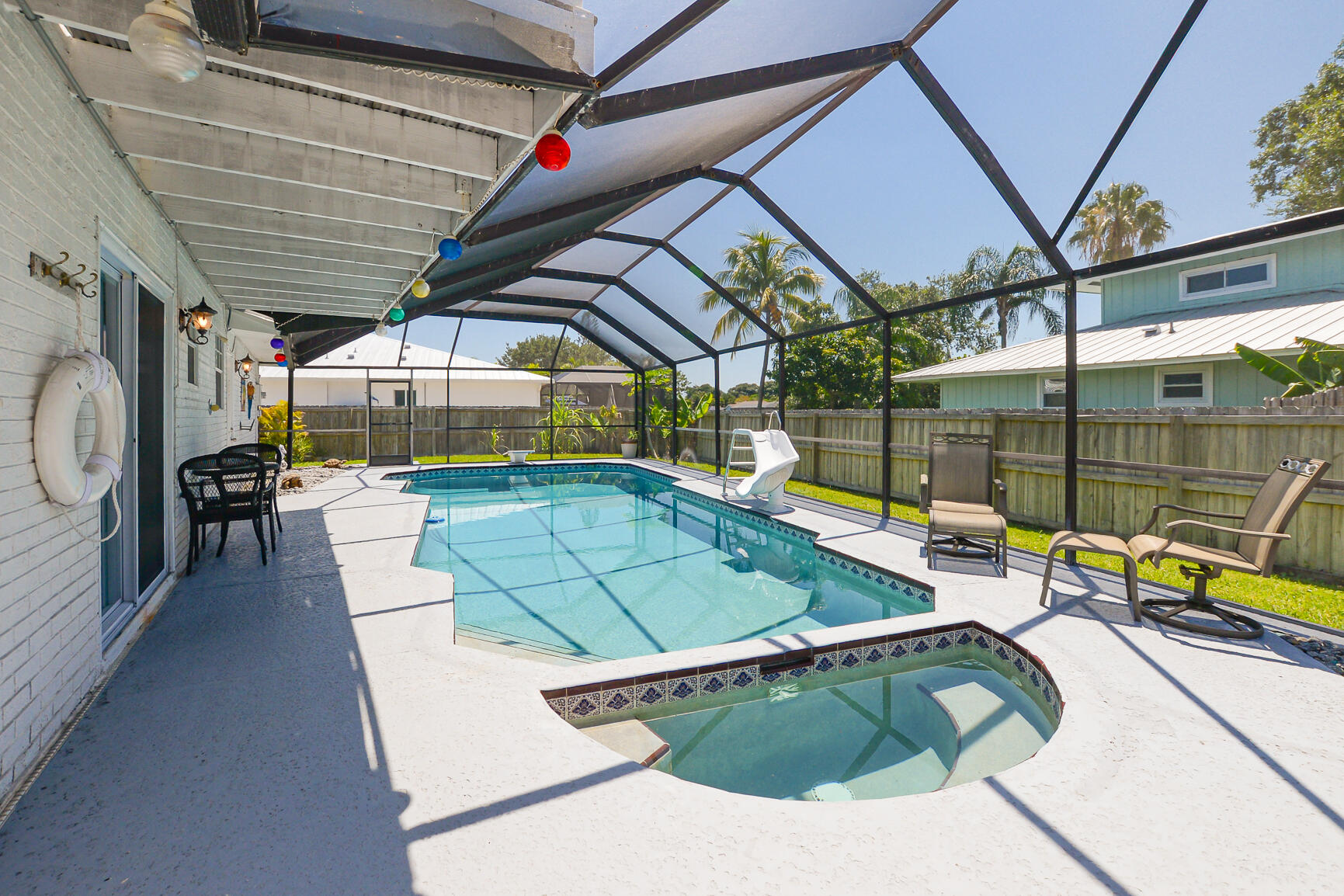 102 NE Surfside Avenue