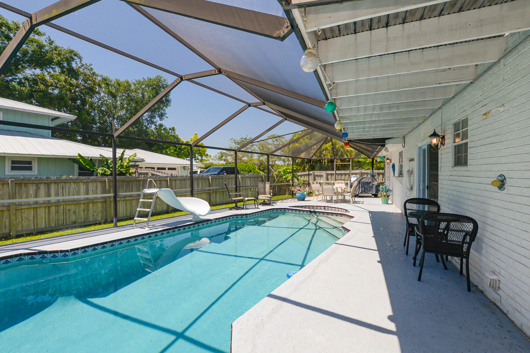 102 NE Surfside Avenue