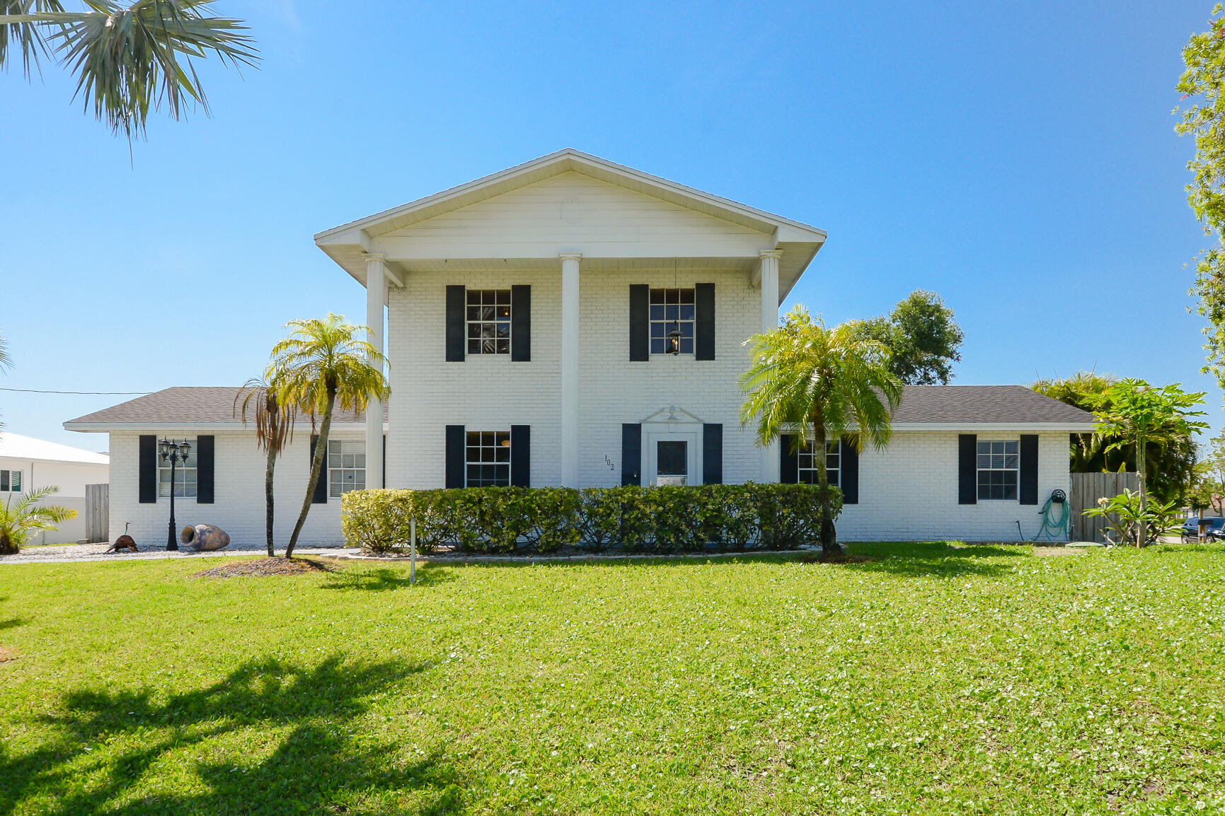 102 NE Surfside Avenue