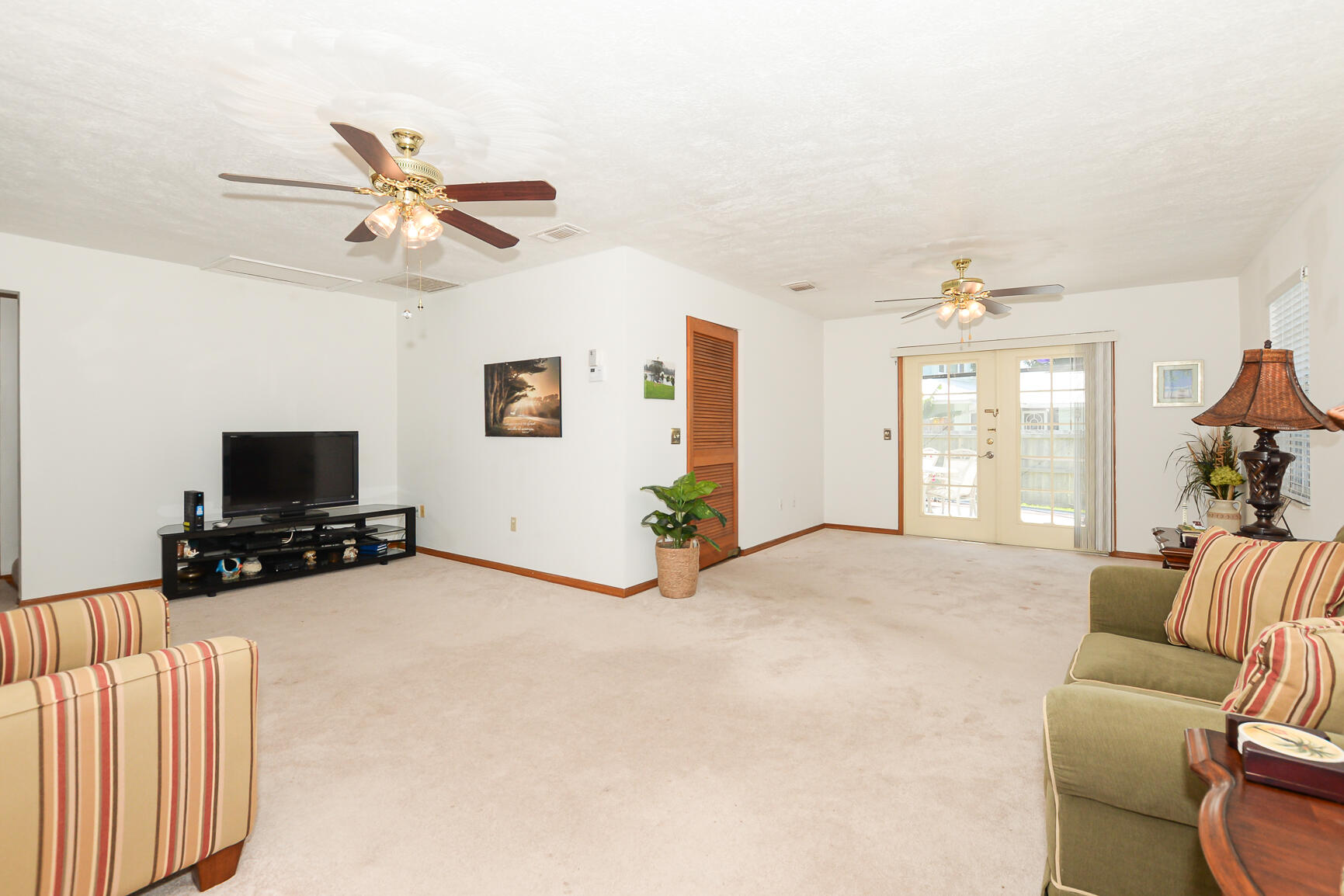 102 NE Surfside Avenue