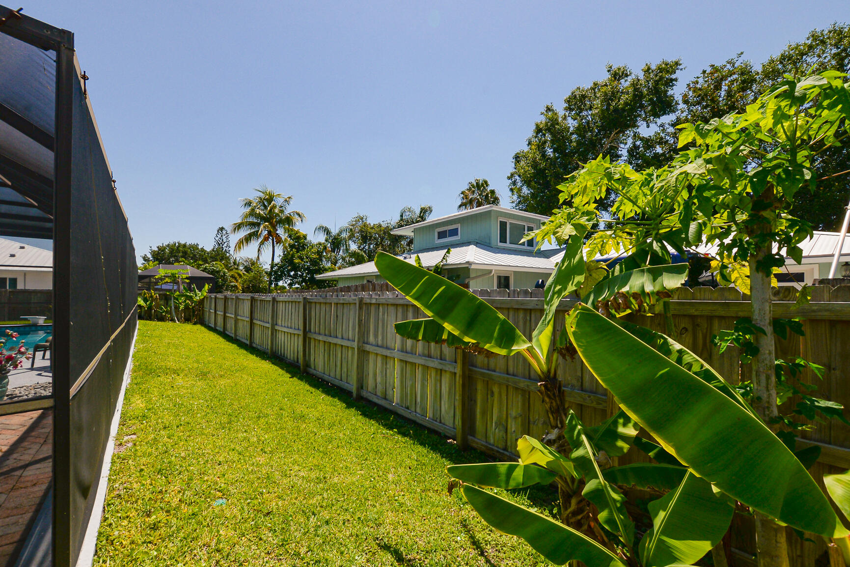 102 NE Surfside Avenue