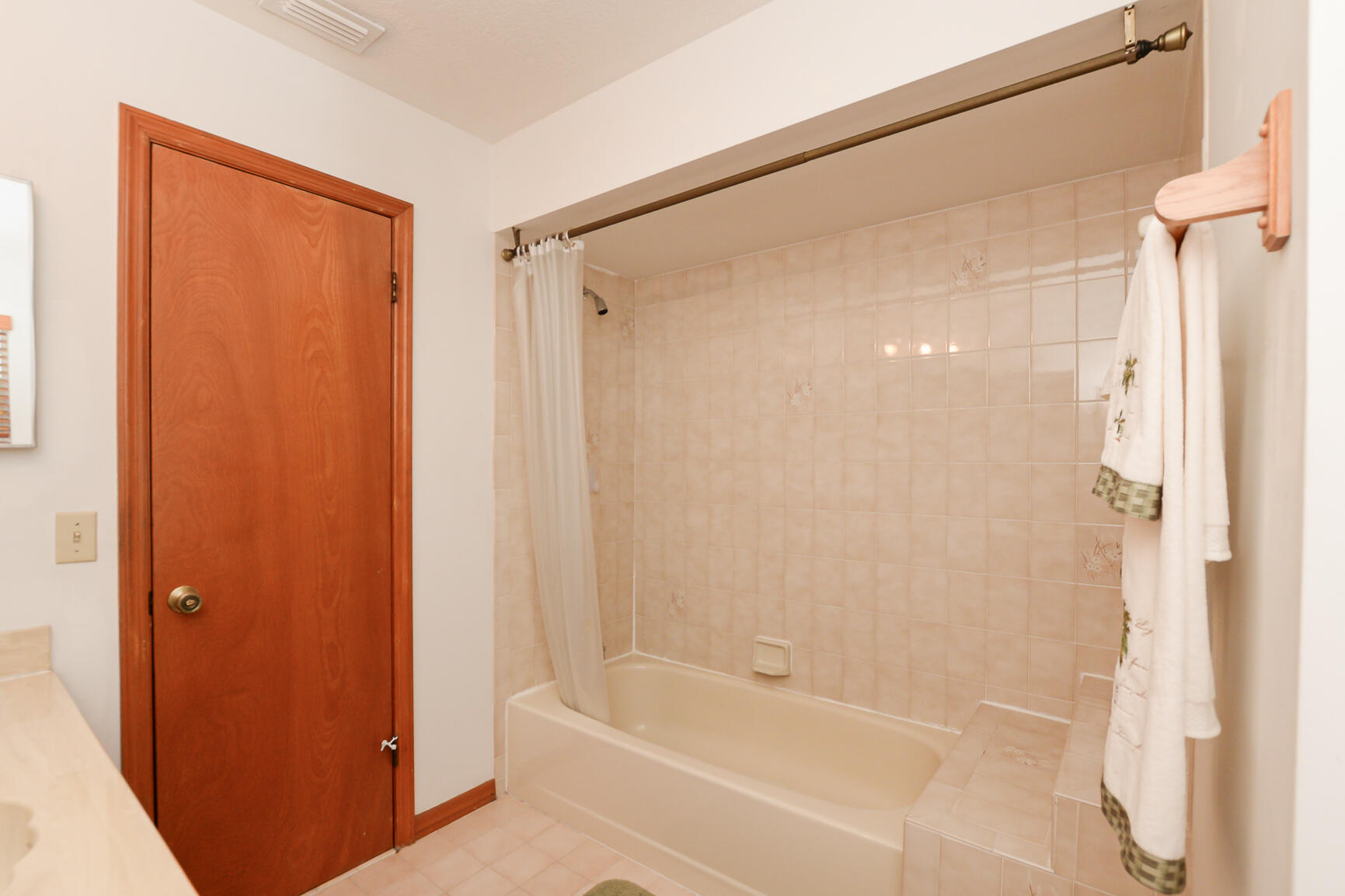 102 NE Surfside Avenue