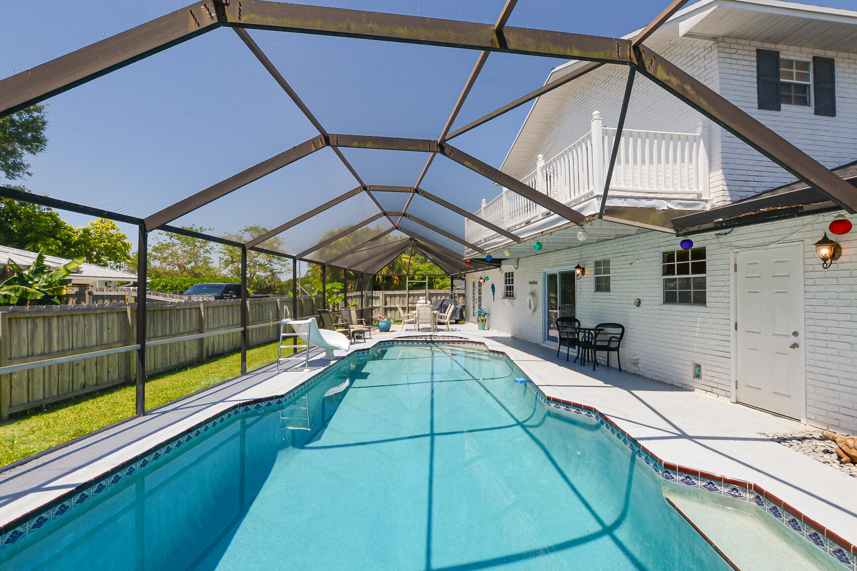 102 NE Surfside Avenue